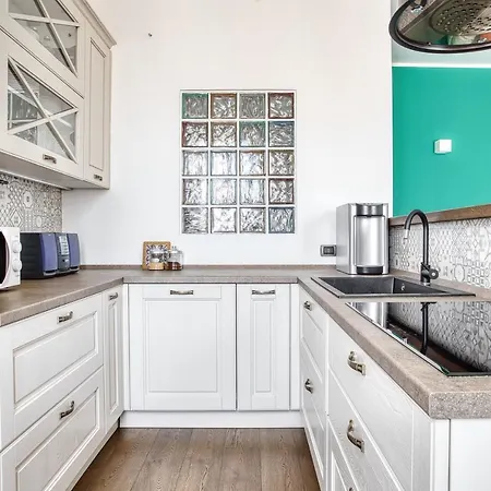 Joivy Superb 2bed Flat With Balcony 아파트 *