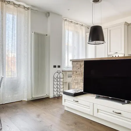 Joivy Superb 2bed Flat With Balcony 아파트 밀라노
